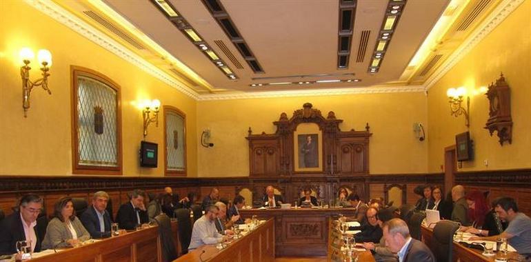 El Pleno gijonés prohibe el cobro de dietas a ediles con cualquier tipo de liberación