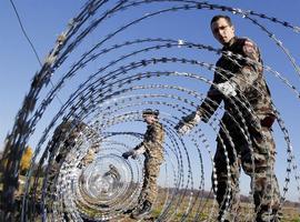 Eslovenia entama a llevantar valles en dellos puntos de la so frontera con Croacia