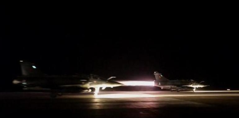 Francia bombardea el centro del terrorismo islámico en Raqa, Siria