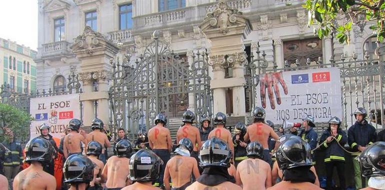 Los bomberos protestan nuevamente por su situación laboral ante la Junta