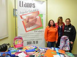 La A.D. Playa de Llanes Voleibol dona material escolar para el programa Llanes Ayuda Solidaria