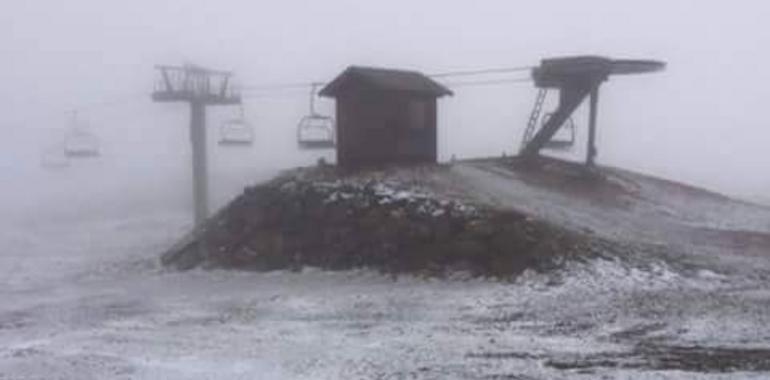 Las primeras nieves dejan 12 puertos de montaña con cadenas