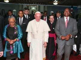 Papa Francisco llega a África con un mensaje de reconciliación (VÍDEO) 