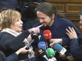 Pablo Iglesias y Celia Villalobos engárrense nel Congresu