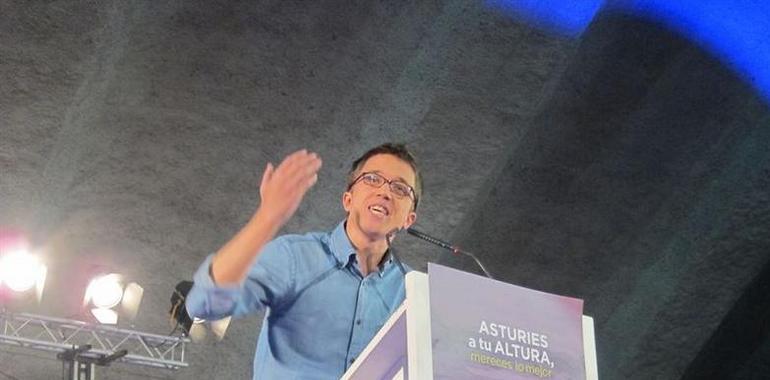 Errejón y su gemelo Owen, pletóricos en Oviedo al rebufo de la remontada