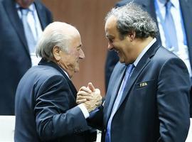 La FIFA inhabilita a Blatter y Platini mientres ocho años