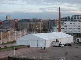 El Ayuntamiento gijonés prohibe la fiestona bajo la carpa de Poniente