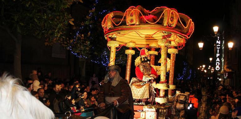 Los Reyes Magos ya están en Oviedo, a la espera de la cabalgata