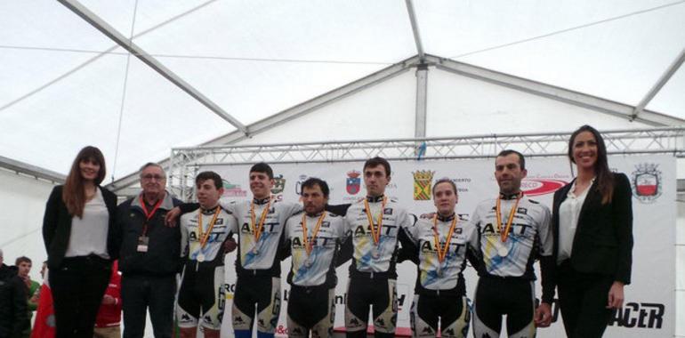 Diez medallas, cuatro de oro, para los asturianos en el nacional de ciclocross