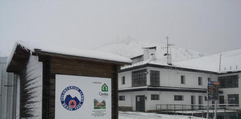 Somiedo y Ventana requieren cadenas. La nieve baja a 900 metros