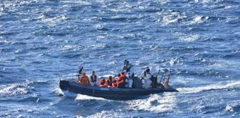 La fragata "Canarias" rescata 119 personas frente a las costas de Libia 