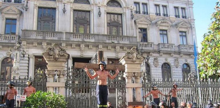 Los bomberos presentan en la Junta su propio anteproyecto de Ley de Emergencias