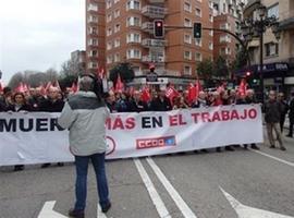 Manifestantes piden en Oviedo más vigilancia frente a la siniestralidad laboral