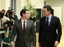 Pedro Sánchez ve "bona predisposición" dAlbert Rivera pal acuerdu