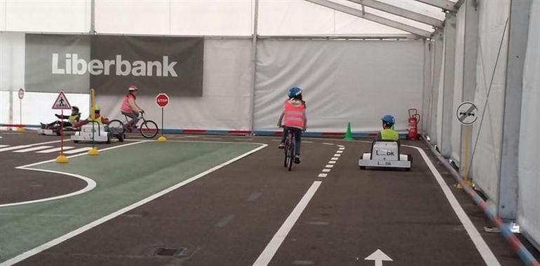 Cincuenta niños inauguran los cursos de seguridad vial en el circuito de Fernando Alonso