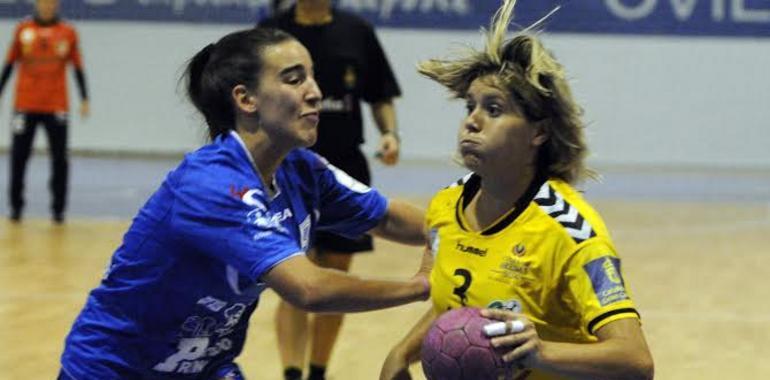 El Jofemesa Oviedo Balonmano Femenino peleó, sin victoria, ante el Rocasa