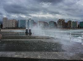 Se mantiene la alerta en Asturias por la galerna