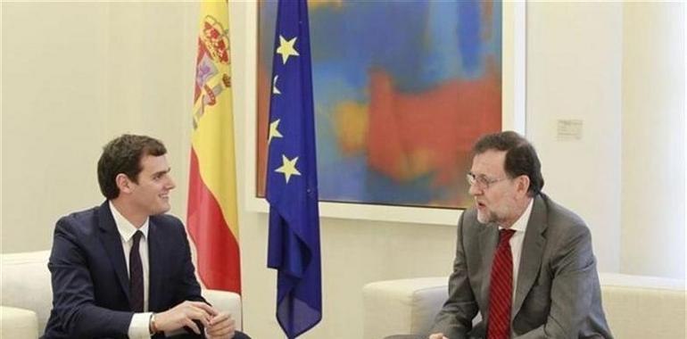 Rajoy buscará puntos dalcuentru con Rivera sobre "cinco grandes oxetivos" de la llexislatura