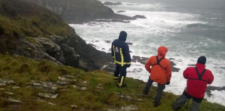 La búsqueda del bebé desaparecido se concentra en las playas entre Navia y Cudillero