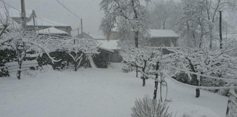 La nieve mantiene cerrados 4 puertos en Asturias