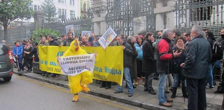 Piden la oficialidad del asturiano ante "el veto" en en el Parlamento autonómico