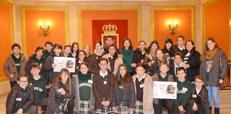 Alumnos del Santa Teresa de Jesús piden una compostadora al Ayuntamiento de Oviedo