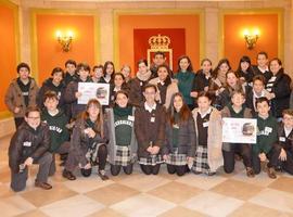 Alumnos del Santa Teresa de Jesús piden una compostadora al Ayuntamiento de Oviedo