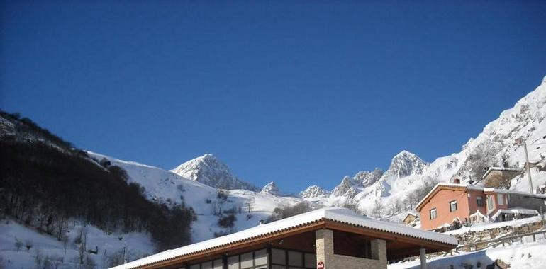 Asturias, prácticamente incomunicada en carretera por la nieve