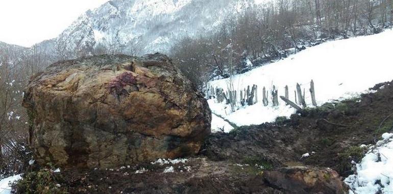 La nieve obliga a cerrar Pajares a los vehículos pesados