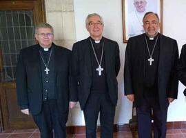 El arzobispo de Oviedo asegura que "Dios sigue llamando a los jóvenes al sacerdocio"