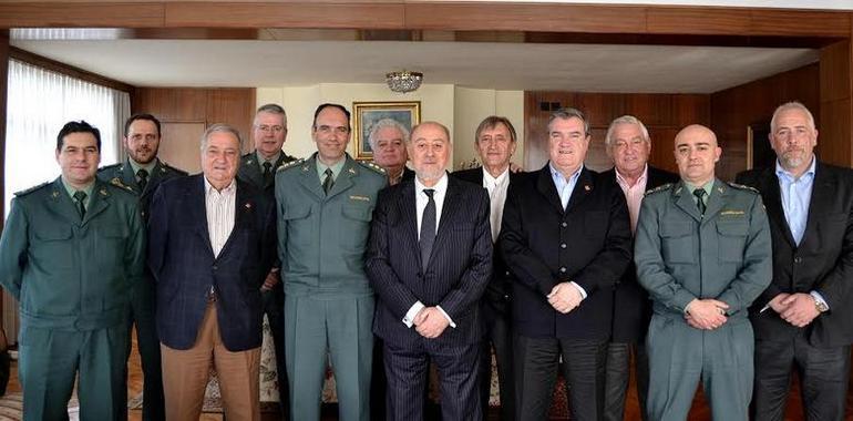 Gabino de Lorenzo se reúne con Hermandad de Amigos del Benemérito Cuerpo de la Guardia Civil