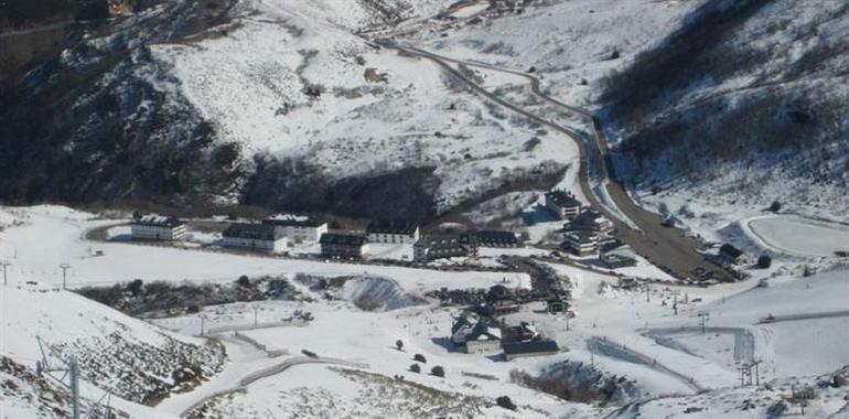 Alerta naranja por vientos, riesgo por olas y nevadas en Asturias para el fin de semana