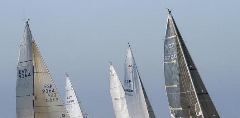 El Trofeo de Primavera RCAR pone la bahía de Gijón a toda vela