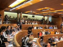 Universitarios europeos traen al Parlamento de Asturias los debates de la ONU