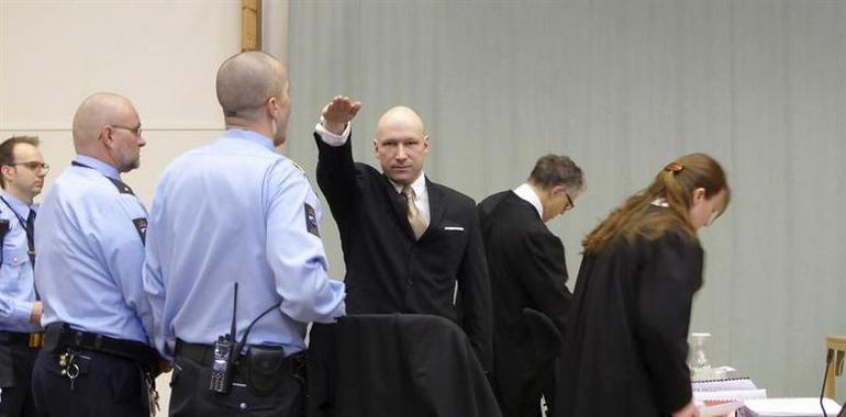 La comida precocinada de la prisión ye una tortura peor que lasfixa, según Breivik