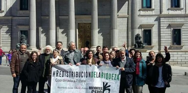 Recortes Cero, nueva Coordinadora empieza concentrándose ante el Congreso