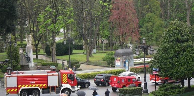 Bomberos de toda España despiden en su funeral a Eloy Palacio, fallecido en Oviedo