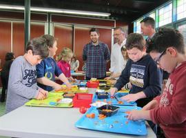 Sergio Rama enseña a cocinar a los escolares de Oviedo en Alimentando Futuro