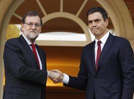 Rajoy convida otra vuelta a Sánchez, con un tuit, a trabayar nun Gobiernu de gran coalición