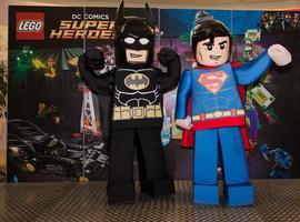 Los LEGO® Batman y Superman, de quedada en Centro Los Prados