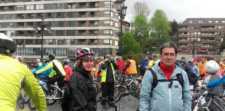 La vicealcaldesa de Oviedo, en la ruta de ciclismo urbano