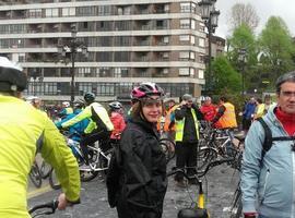 La vicealcaldesa de Oviedo, en la ruta de ciclismo urbano