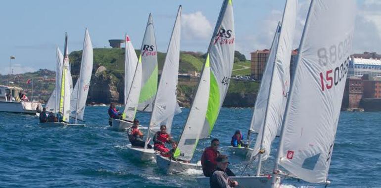 Álvaro Pérez, Covadonga Fernández, Diego Jiménez y Daniel Menéndez campeones en Vela Ligera