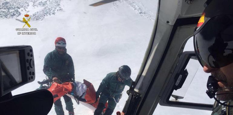 La Guardia Civil rescata el cadáver de un montañero madrileño tras despeñarse en Peña Ubiña