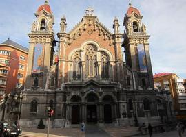 El padre Rodrigo Miranda, misionero en Alepo, en la Basílica  de San Juan El Real de Oviedo