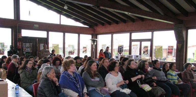 Más de 100 tejedoras participan en el V encuentro de tejedoras en Lamuño 