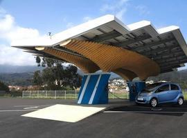 No basta con crear coches eléctricos: Peugeot fabrica una estación eléctrica solar  