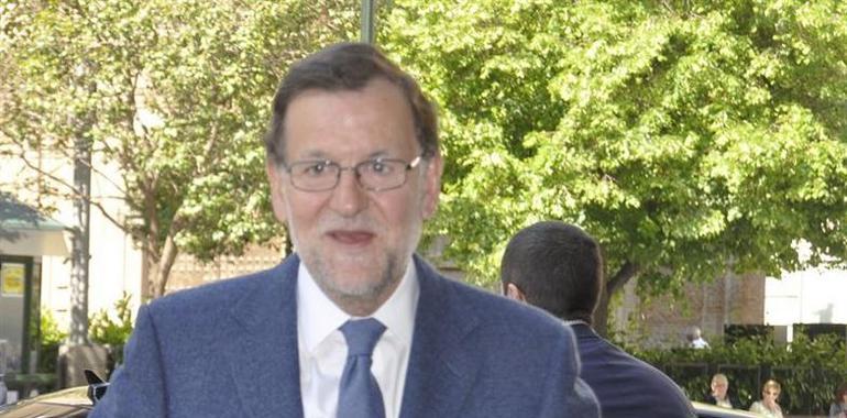 Rajoy carga contra Podemos por el abucheo en Siero al padre de Leopoldo López