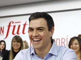 Pedro Sánchez entra en precampaña arropado por barones y exlíderes del PSOE