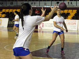 El Jofemesa Oviedo Balonmano femenino cierra la temporada en Valladolid